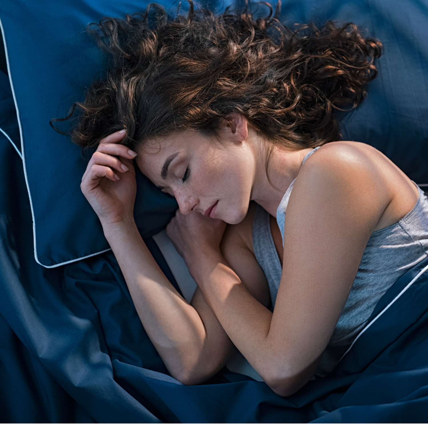 Illustration of a person with a medical condition sleeping comfortably on an air bed.